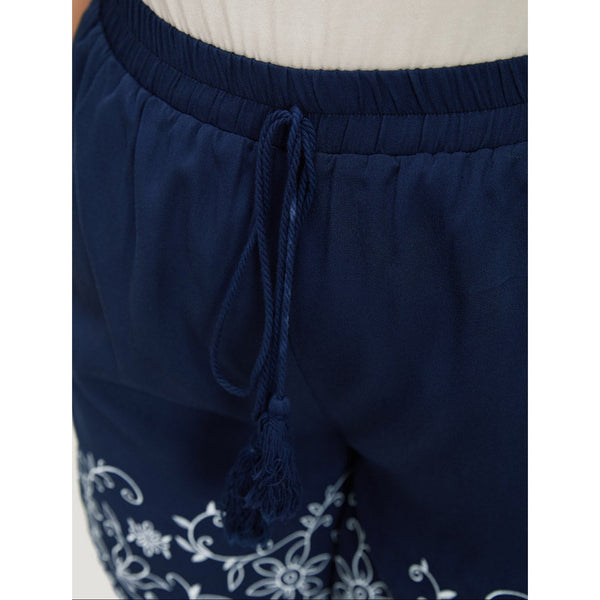 BloomChic NWT Floral Embroidered Pocket Knotted Lettuce Trim Shorts Sz 6XL (30) Navy Blue Embroidered